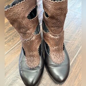 Anthropologie Everybody Chiseled Doily Leather Black Brown Filigree Boot EU 38.5